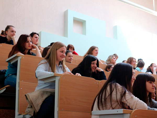 В рамках «Дня здоровья» на факультете славянских и германских языков была проведена культурно-просветительская встреча с Юрием Алиевым «О здоровом образе жизни»