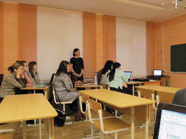 Участие студентов факультета славянских и германских языков в городском семинаре-практикуме для начинающих пользователей интерактивной доской «SMART Notebook»