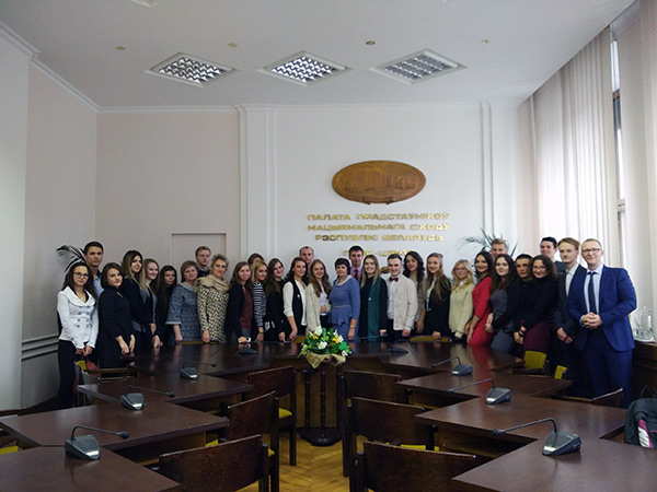 В рамках форума «Лидер. Мотивация. Результат» для лидеров студенческого самоуправления БарГУ была организована экскурсия в Минск