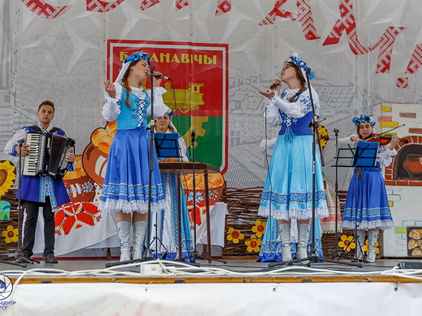 Художественные коллективы БарГУ выступили на городском празднике-ярмарке «Свята Бульбы-2018»