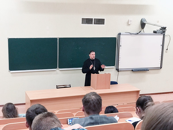Духовная встреча на факультете славянских и германских языков