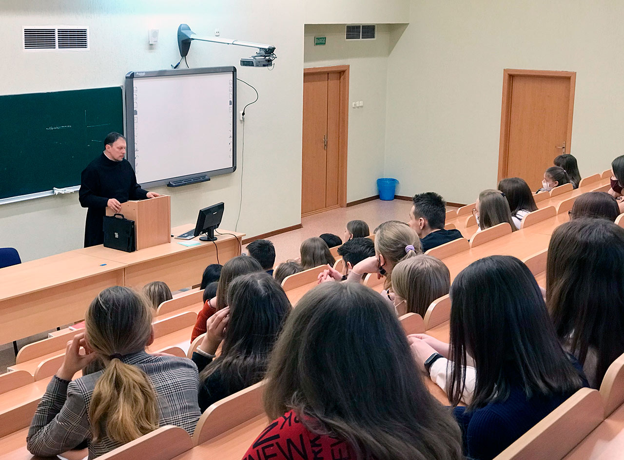 Беседа отца Виталия со студентами факультета славянских и германских языков на тему «Место религии в жизни человека»