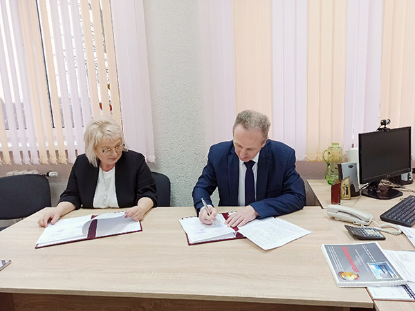 Подписан договор о сотрудничестве между БарГУ и Барановичским колледжем сферы обслуживания