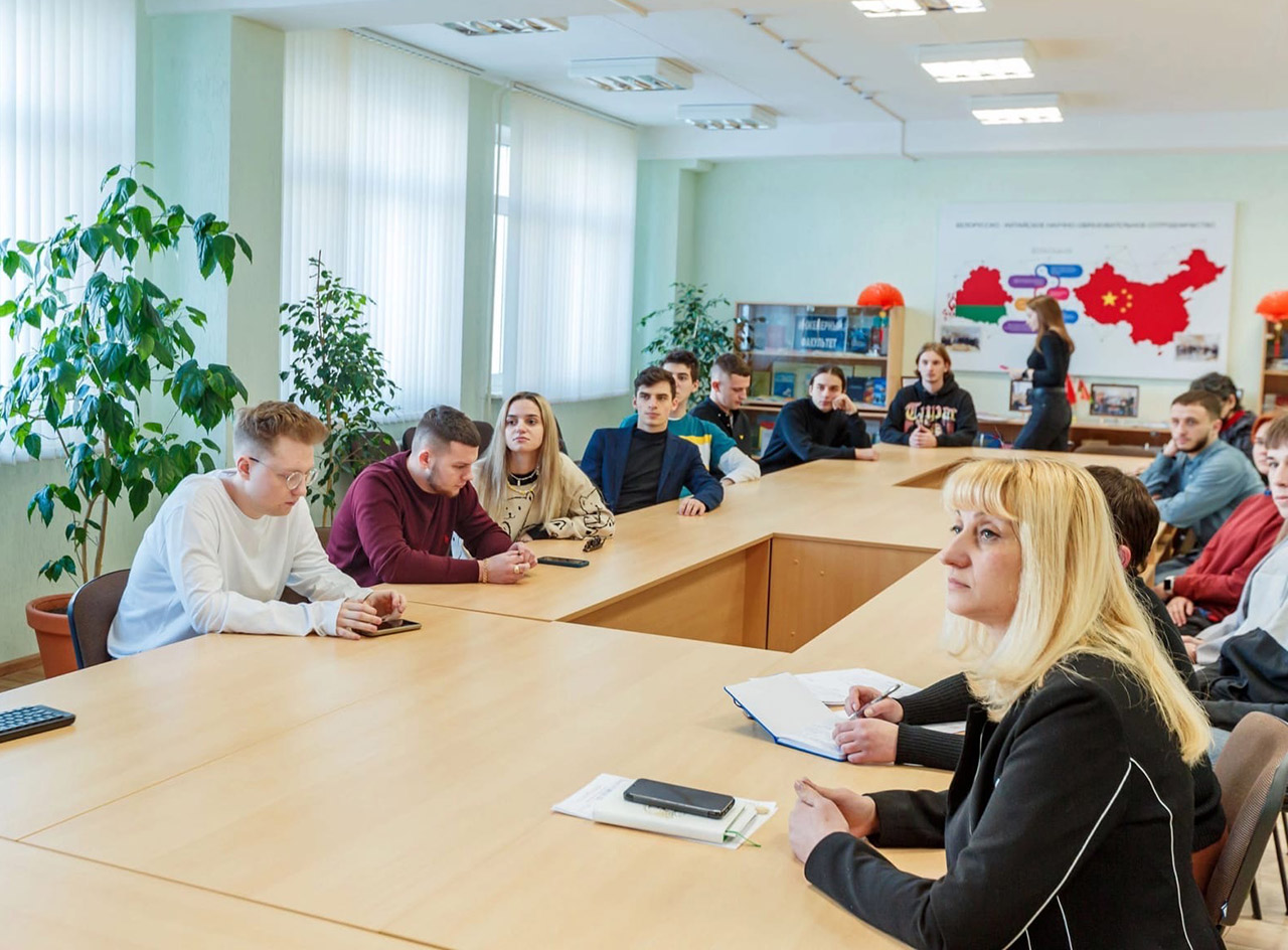 Встреча по вопросам эффективной организации работы студенческого самоуправления между студенческими советами БарГУ и Княгининского университета  

