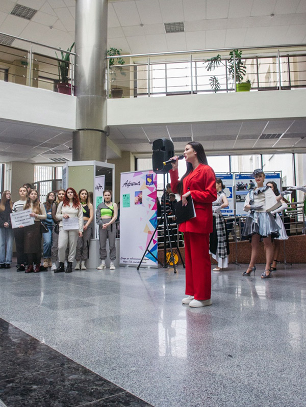 Художественные коллективы отдела культуры и творчества БарГУ выступили на Дне открытых дверей