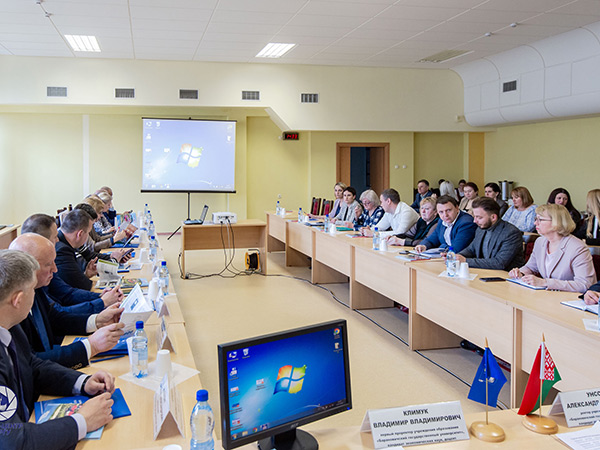 В БарГУ состоялся научно-практический круглый стол «Научно-инновационные идеи — предприятиям региона»