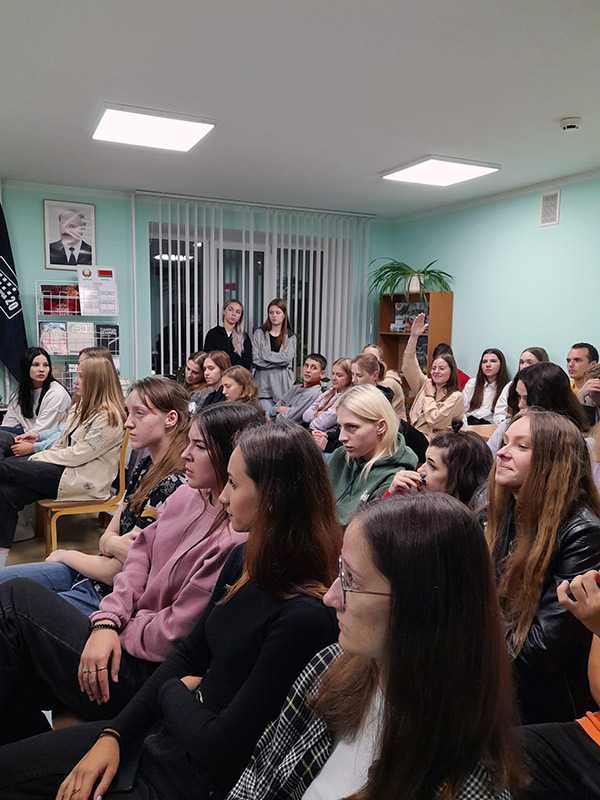 В общежитии по ул. Уборевича, 20 организован литературный вечер «Роднага слова сэрцам краніся»
