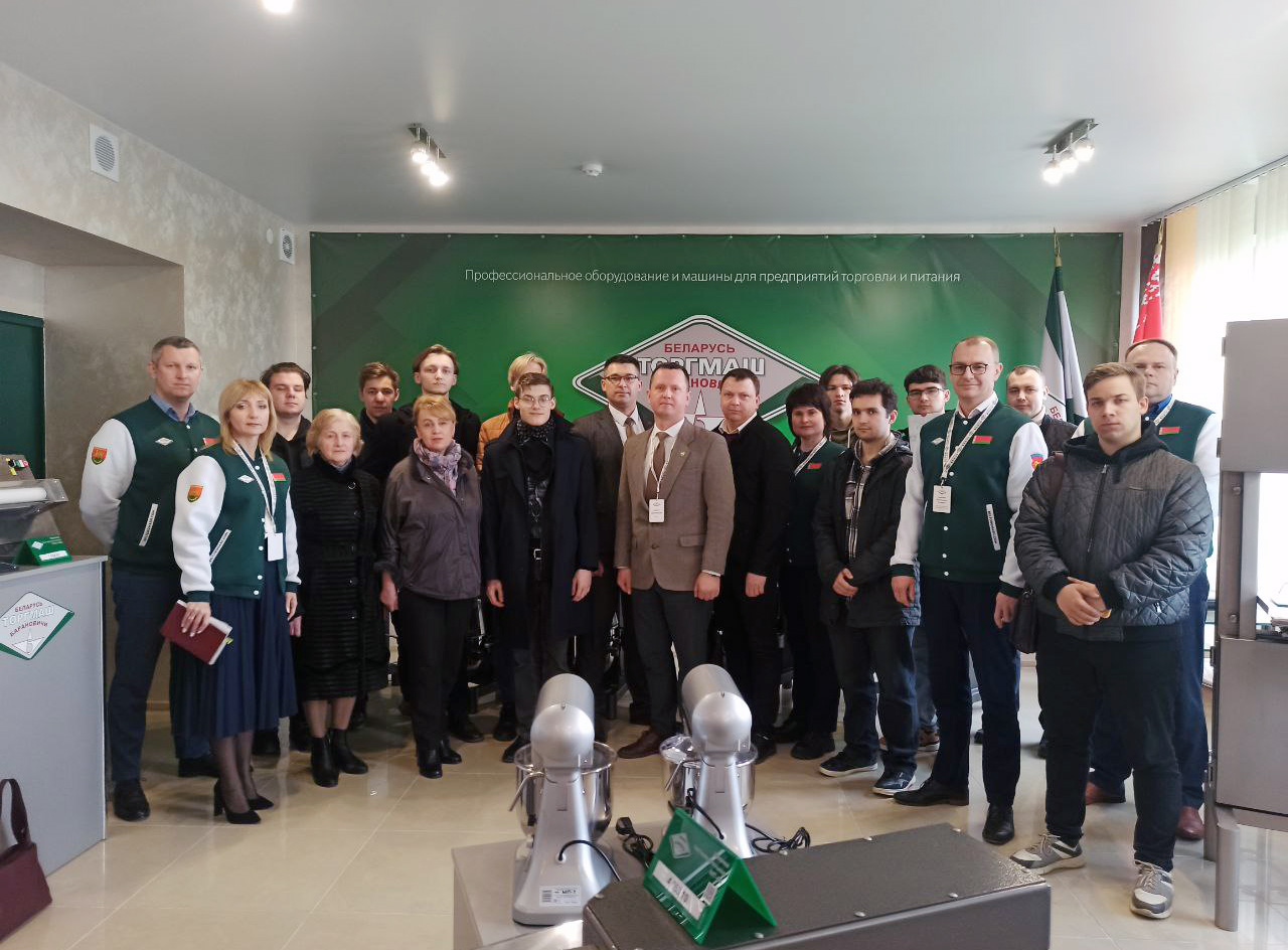 Преподаватели и студенты Барановичского государственного университета в рамках проекта «Кооперационные декады» посетили ОАО «Торгмаш»
